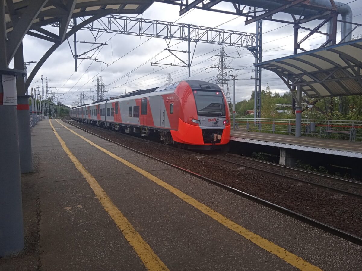 Поезд мичуринск краснодар. Ласточка Таганрог Новороссийск. Поезд Ласточка Таганрог Новороссийск. Поезд Ласточка Ростов Новороссийск. Ласточка Таганрог Краснодар.