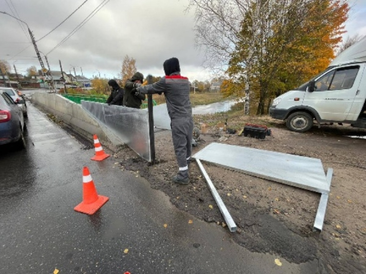 В Иванове установлены пять грязезащитных экранов на дороге