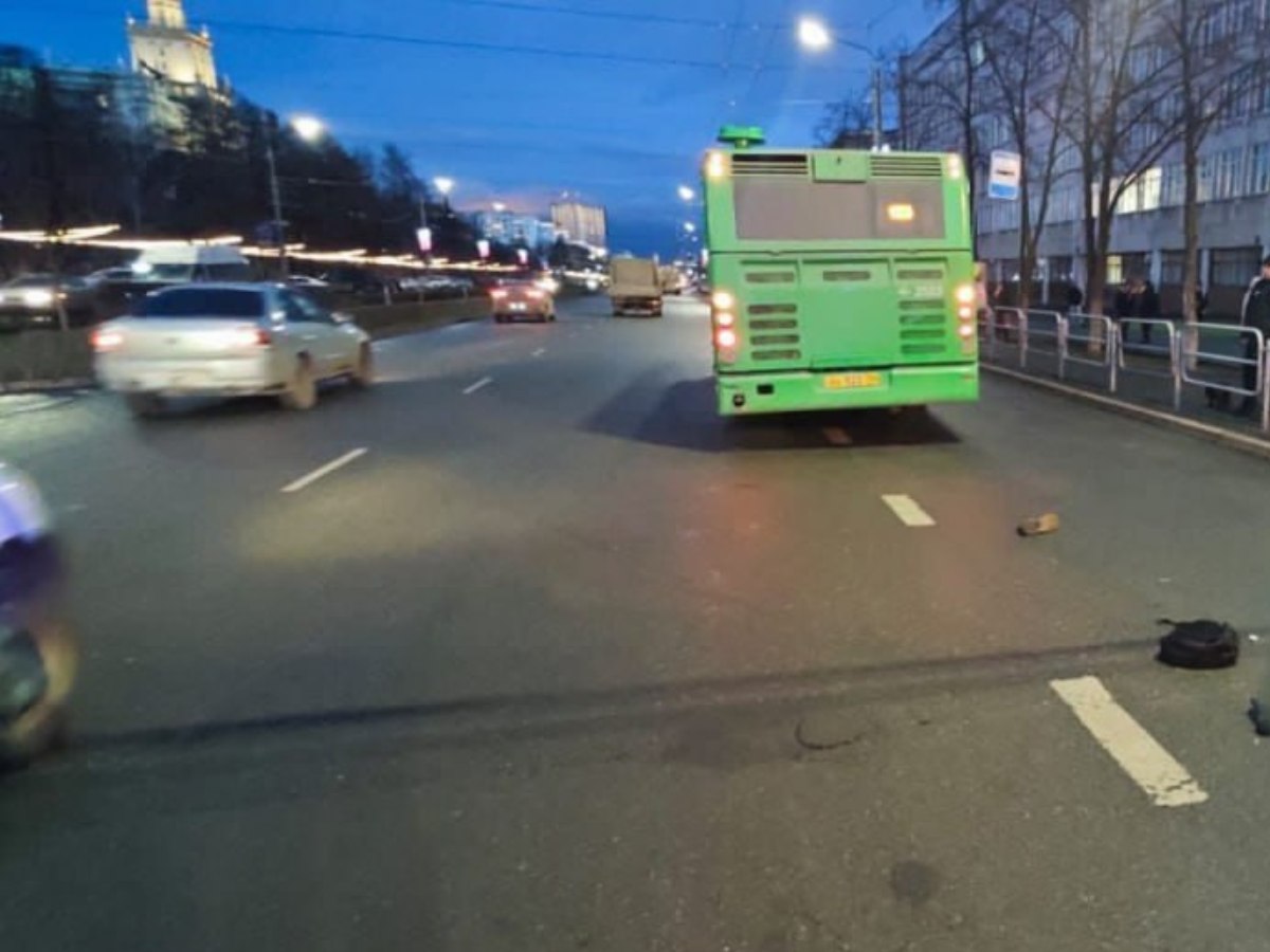 автобус сбил студента