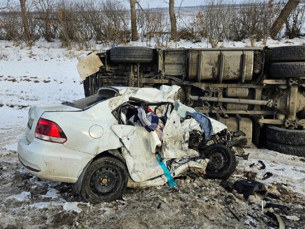 Четырехдневный ребенок и его мать погибли в ДТП с фурой под Воронежем