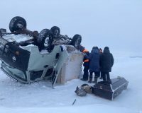 Микроавтобус с покойником в гробу перевернулся на зимнике в Якутии