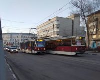 В Туле прямо на трамвайных путях произошло тройное ДТП с легковушками