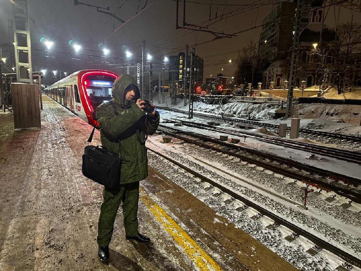 Поезд насмерть сбил троих человек у станции «Рижская» в Москве