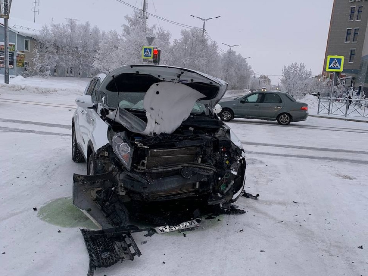 Помощница судьи в Салехарде протаранила автозак с обвиняемым в убийстве