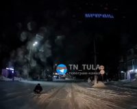 В Тульской области мужчина ночью сел на дорогу и стал грызть семечки