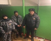 В городе Рязани на улице Скоморошинской полицейские задержали мужчину с наркотиками