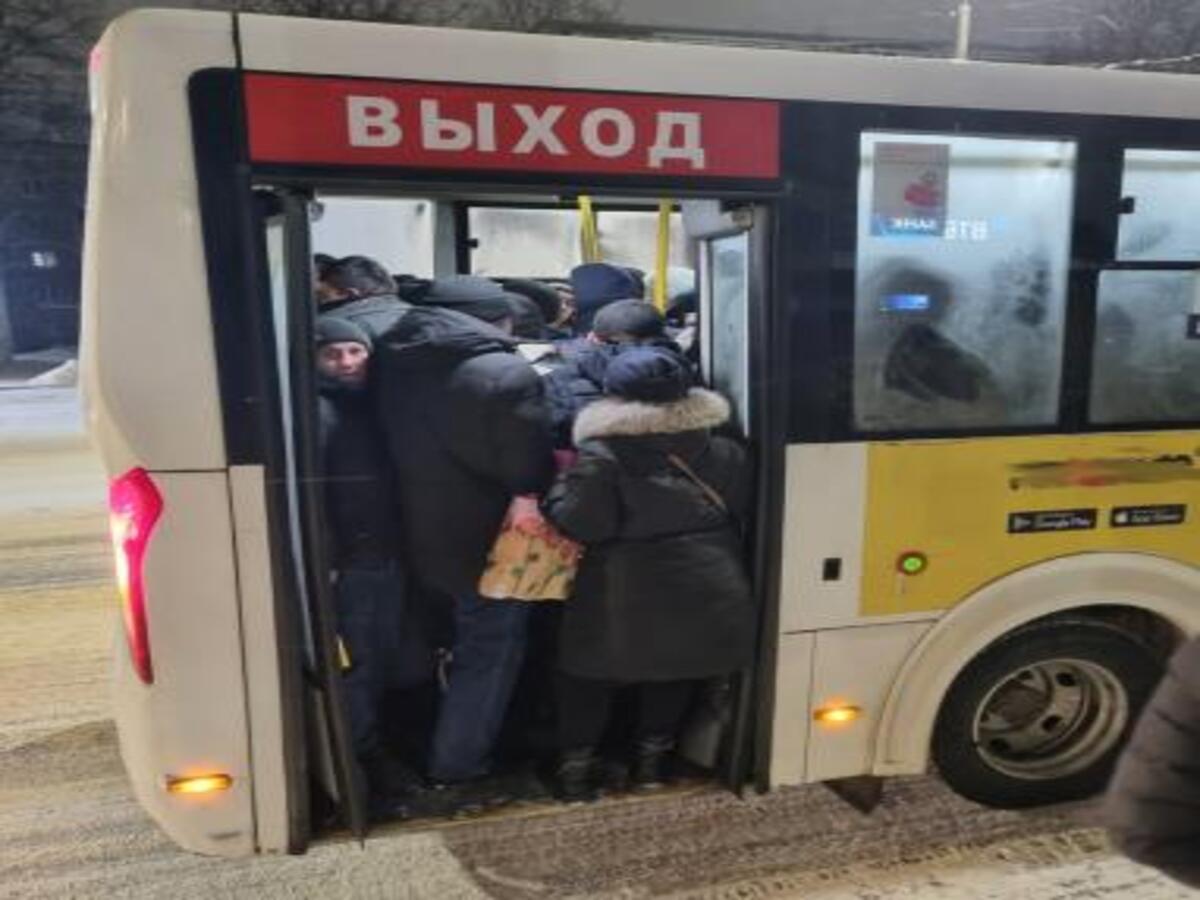 В первый рабочий день в городе Рязани маршрутки были переполнены