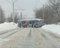 авто протаранило автобус