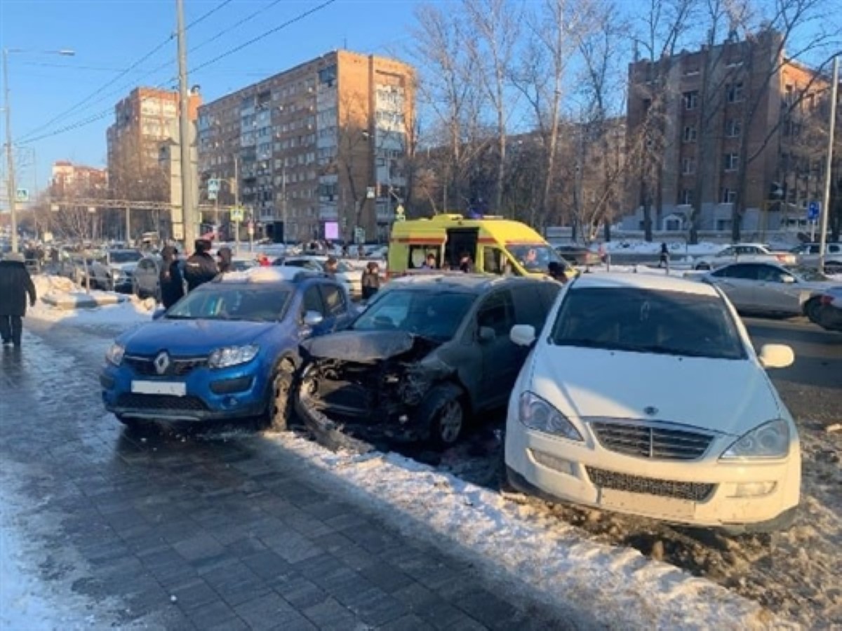 В Самаре на улице Ново-Садовой молодой водитель устроил ДТП с 7  автомобилями - province.ru