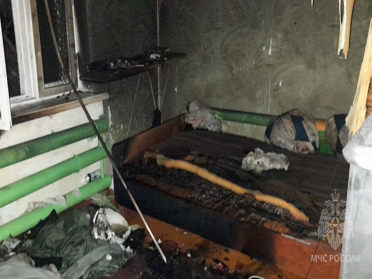 На видео попало спасение трех мужчин из горящего дома в Иванове