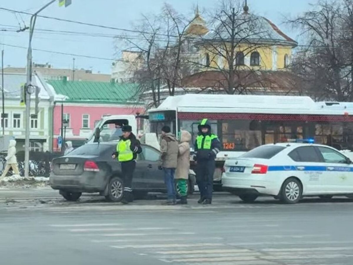 В городе Рязани на площади Ленина в аварии пострадала пятилетняя девочка