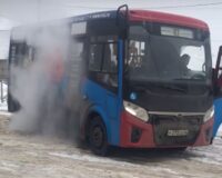 В городе Рязани в микрорайоне Дягилево на улице Коняева задымилась маршрутка