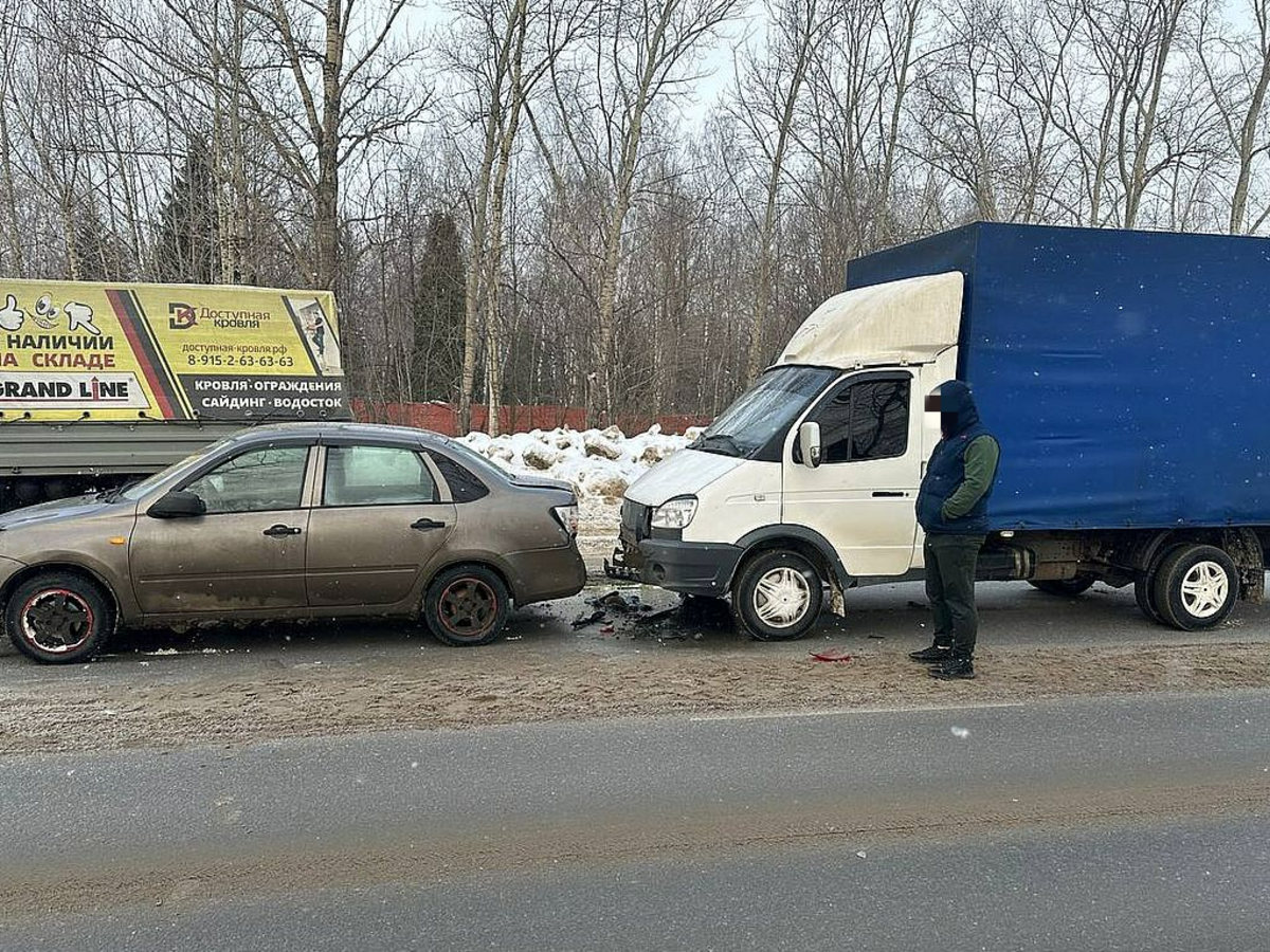 В городе Рязани водитель не пропустил «обочечника», и тот напал на обидчика