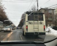 В Рязани у троллейбуса отвалилось колесо, и из-за этого образовалась крупная пробка