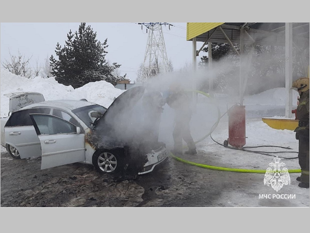 В Туле на газовой заправке на Рязанской загорелся легковой автомобиль