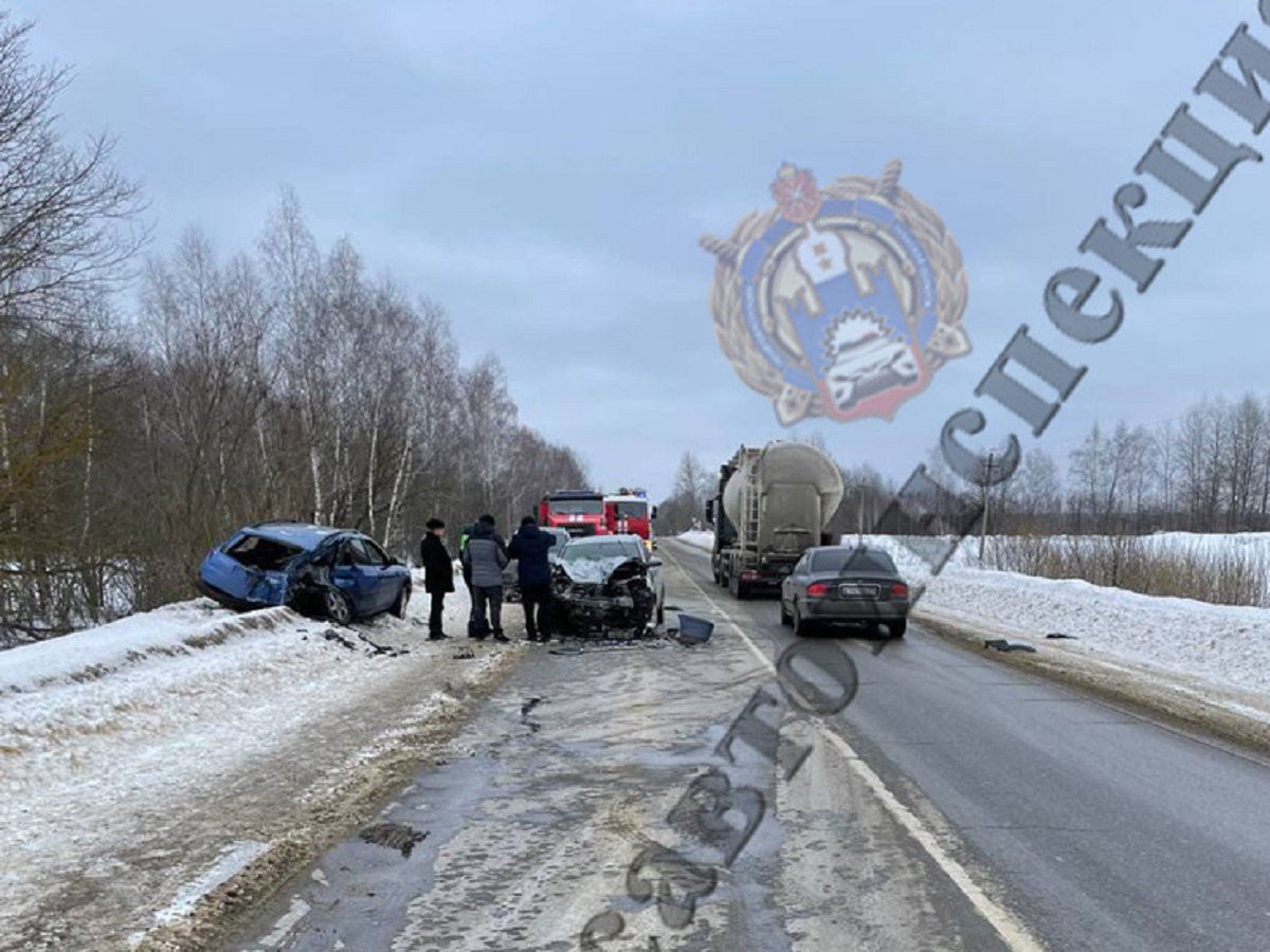 В Туле в аварии на встречке с двумя автомобилями пострадали два человека