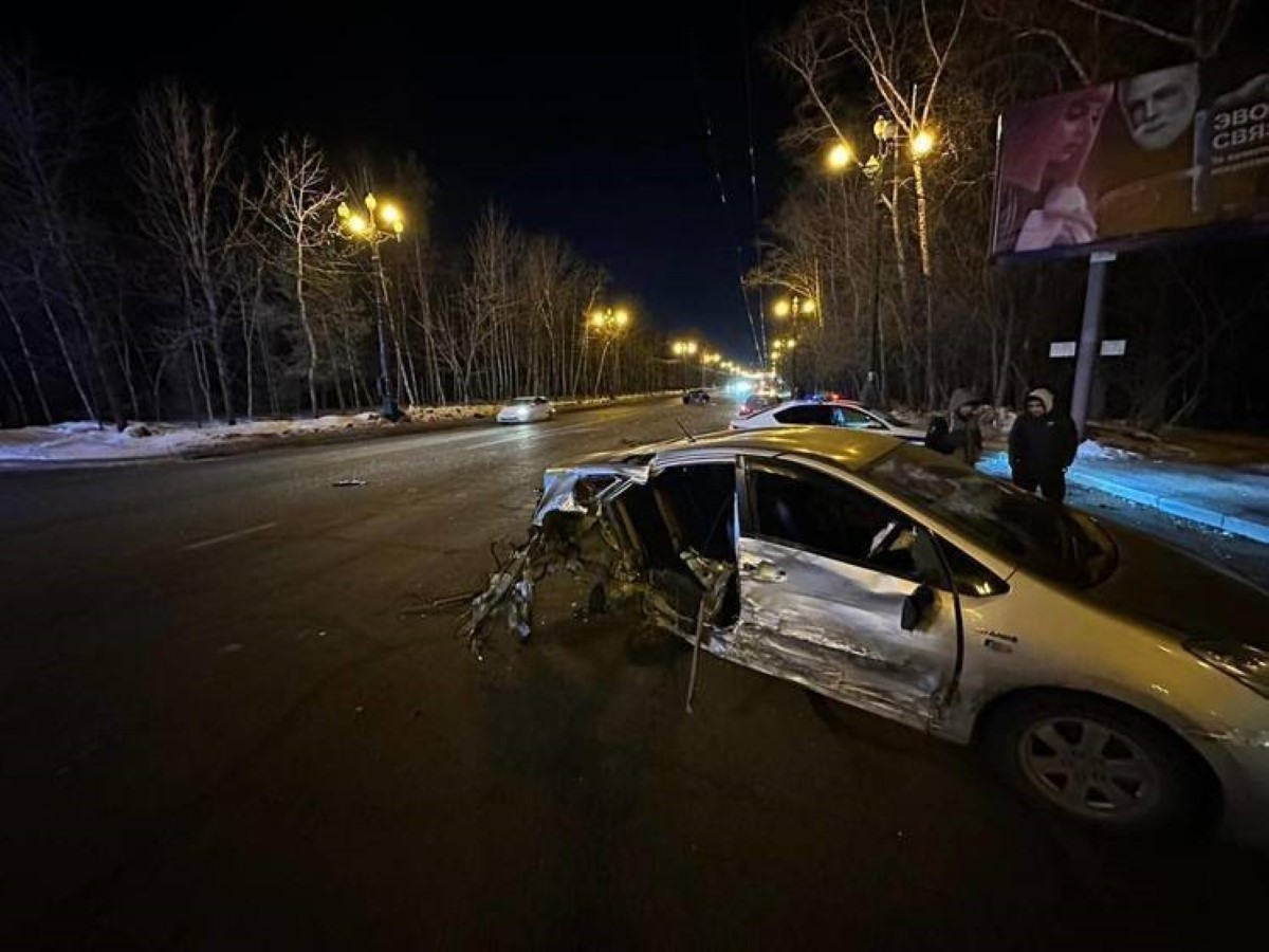 Два пассажира получили травмы в ночном ДТП с двумя «Тойотами» в Хабаровске  - province.ru