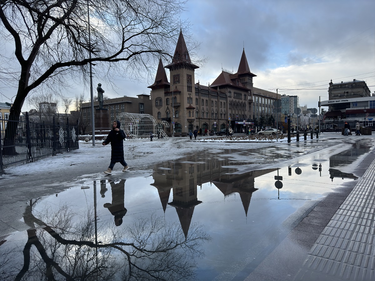 Петербуржцам лучше запастись дождевиками: погода в городе выдала внезапный мартовский финт