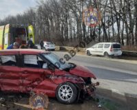 В Тульской области во врезавшейся в отбойник иномарке погибла женщина