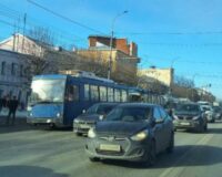 В городе Рязани на Первомайском проспекте образовалась большая пробка из троллейбусов