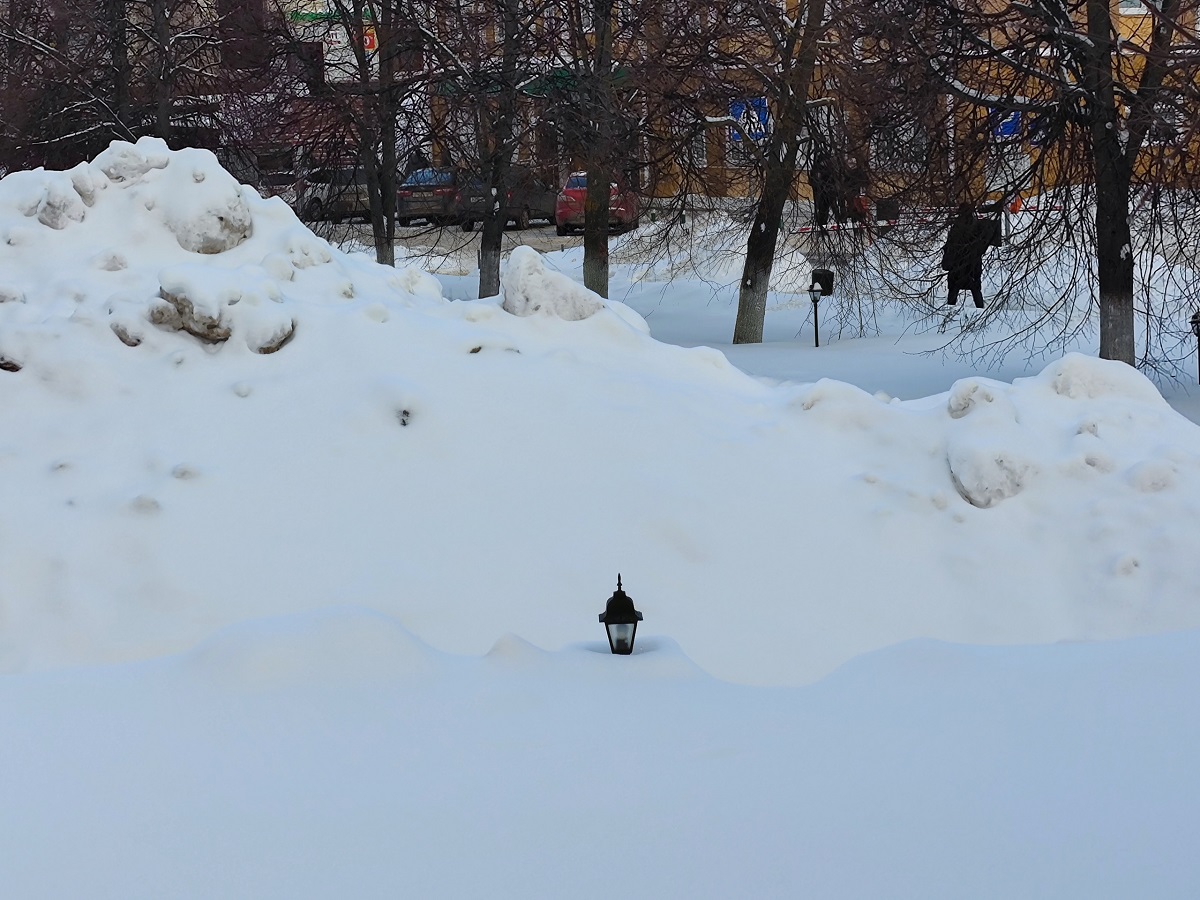 В Заволжске после нагоняя от прокуратуры убрали небезопасные сугробы у дороги