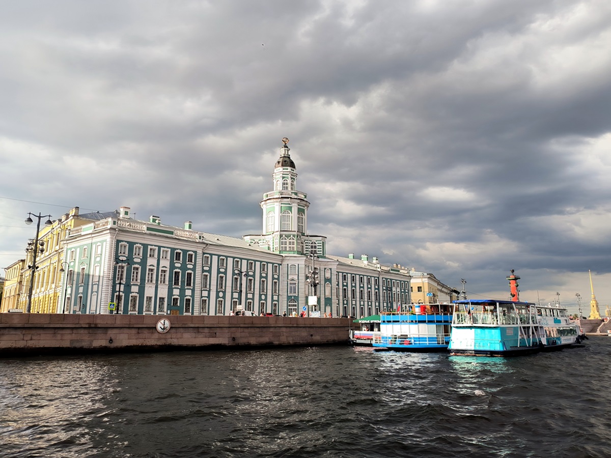 Циклонические вихри накроют город: погода в Петербурге удивит своей непредсказуемостью