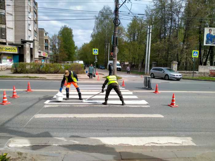 В Иванове обновляют разметку пешеходных переходов