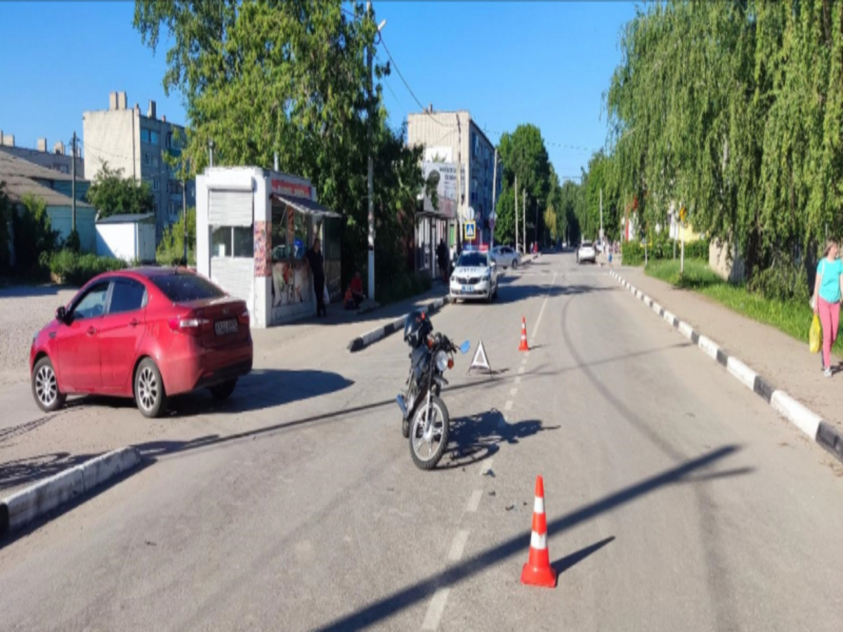 В Рязанской области в городе Кораблино иномарка столкнулась с мотоциклом