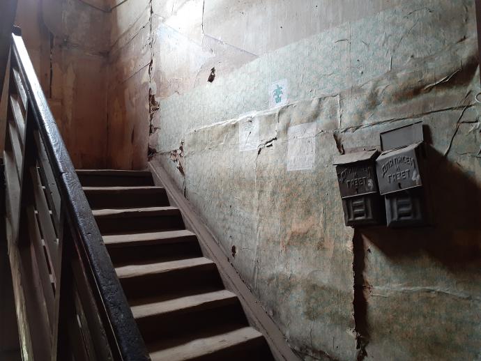 В Иванове суд обязал собственника закрыть доступ к опасному заброшенному дому