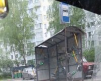 В Рязани неизвестные горожане «украсили» остановку общественного транспорта электросамокатами
