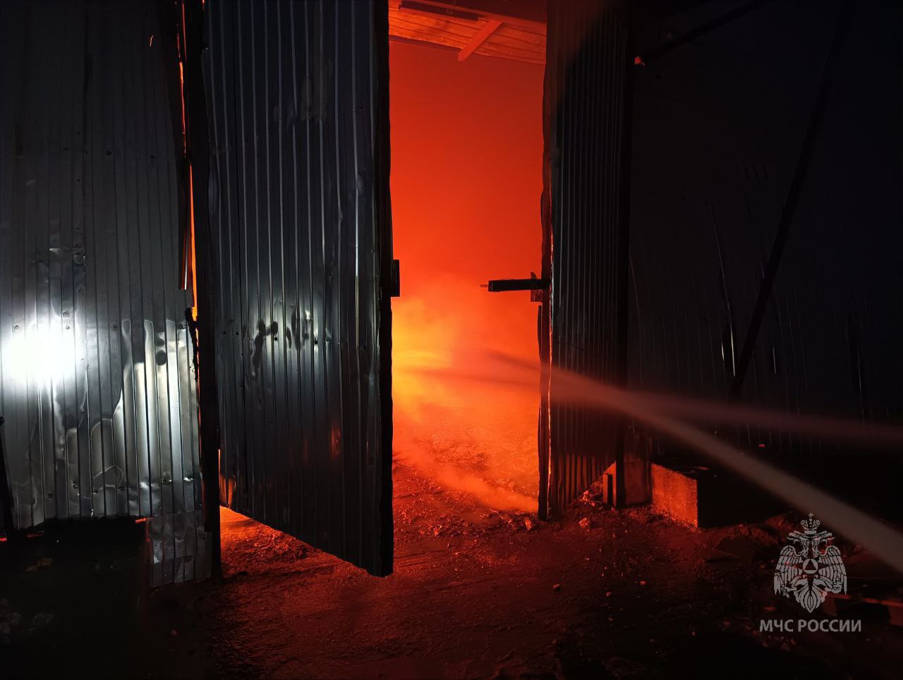Новгородский следком проводит проверку обстоятельств гибели мужчины при пожаре