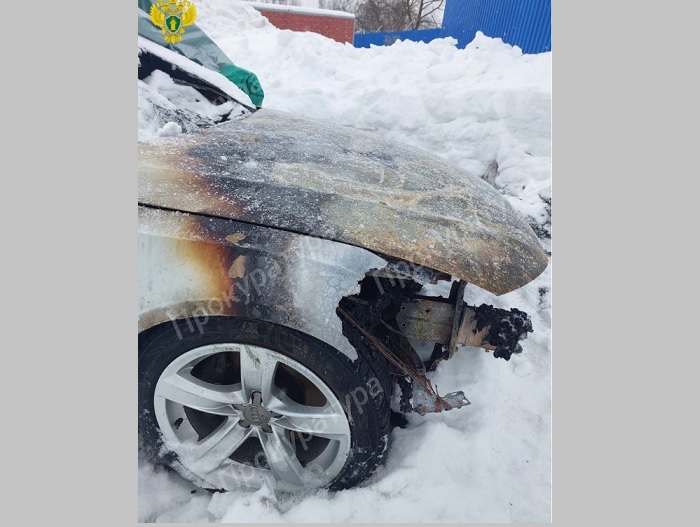 Туляк сжег машину соседа окатившего его из лужи брызгами из-под колес
