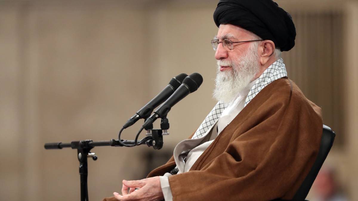 Внутреннего кризиса не будет: реальный руководитель страны - Али Хаменеи