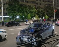 В центре Тамбова в ДТП перевернулось такси и разбились четыре авто