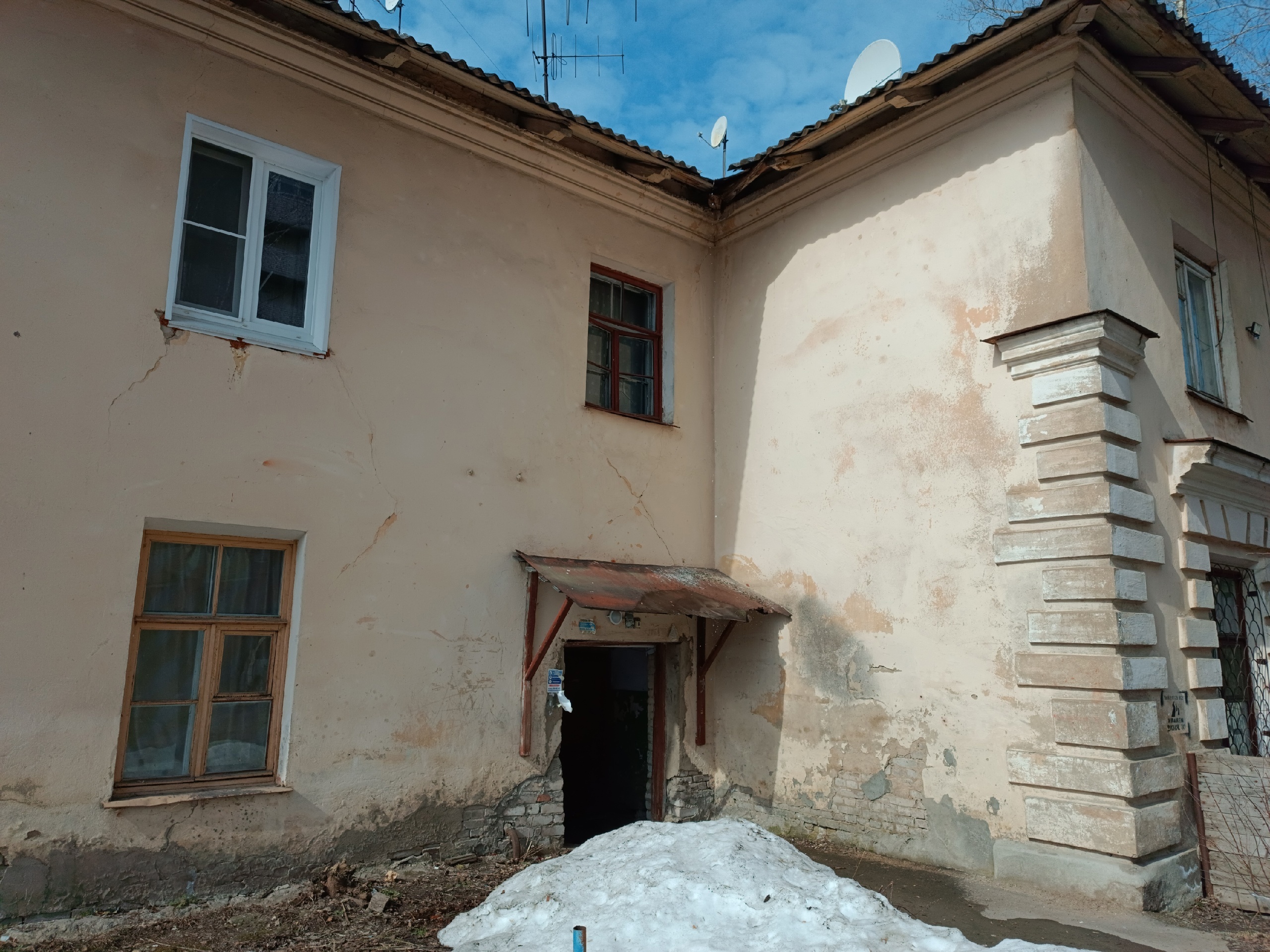 В Кинешме 126-летний аварийный дом хотели расселить только через 7 лет