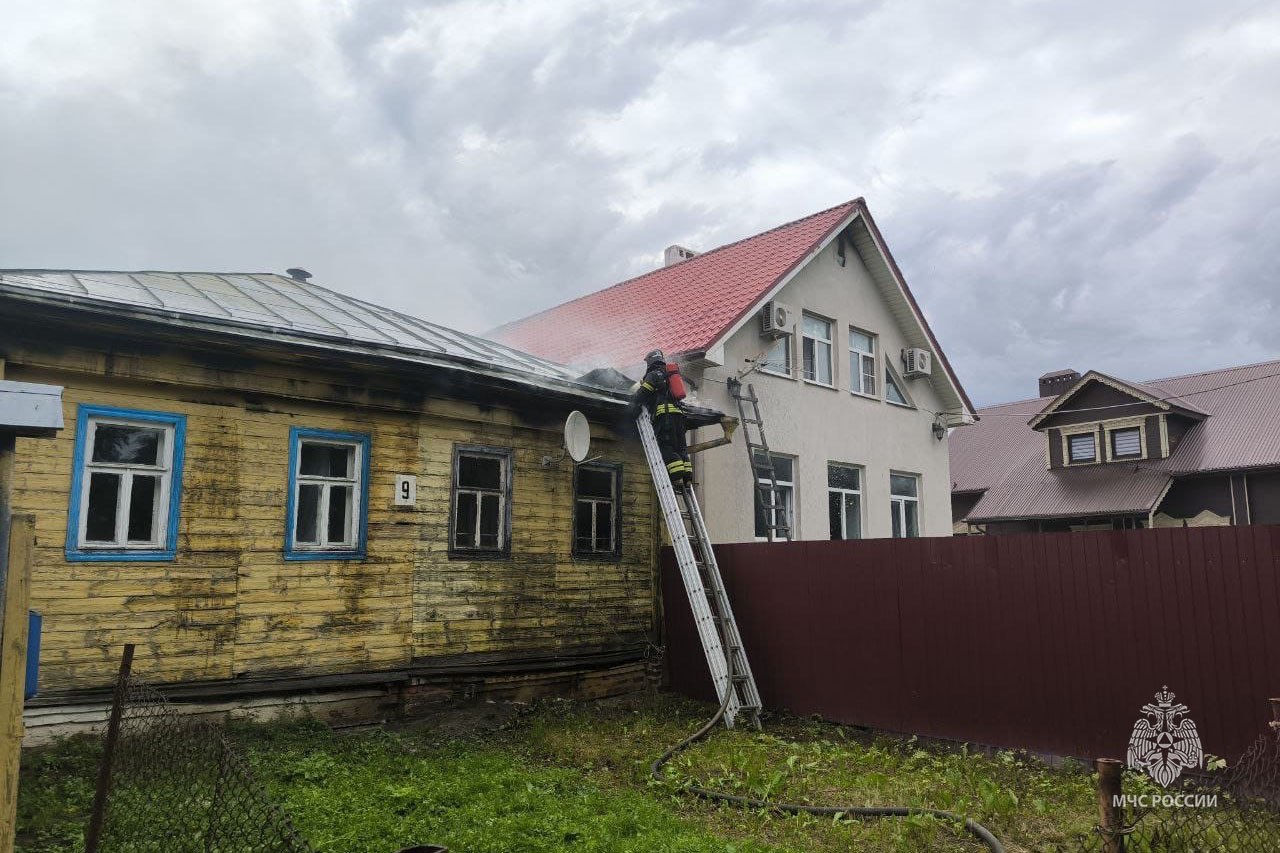 В Суздале во время пожара в жилом доме спасена пожилая женщина - province.ru