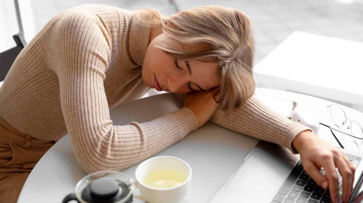 Постоянная усталость - один из симптомов проблем с щитовидной железой