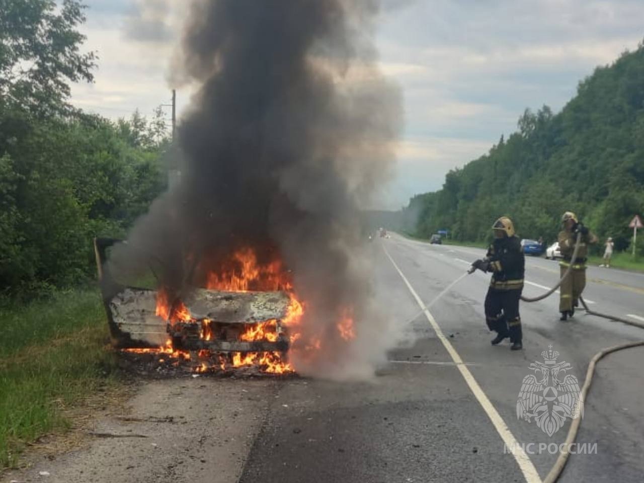 В Вичугском районе на ходу загорелся Пежо