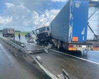 фура свернула кабину на М5