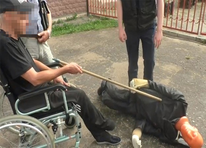 Почему инвалид из Боровичей, до смерти забивший человека костылём, избежал наказания