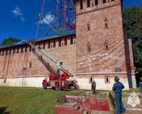 В Смоленске загорелась крепостная стена около Лопатинского сада