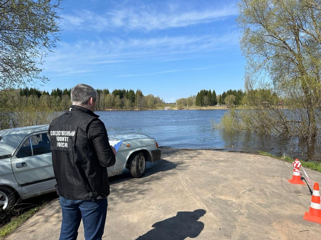 Под Новгородом «самопроизвольное движение автомобиля» в реку привело к  смерти девушки - province.ru