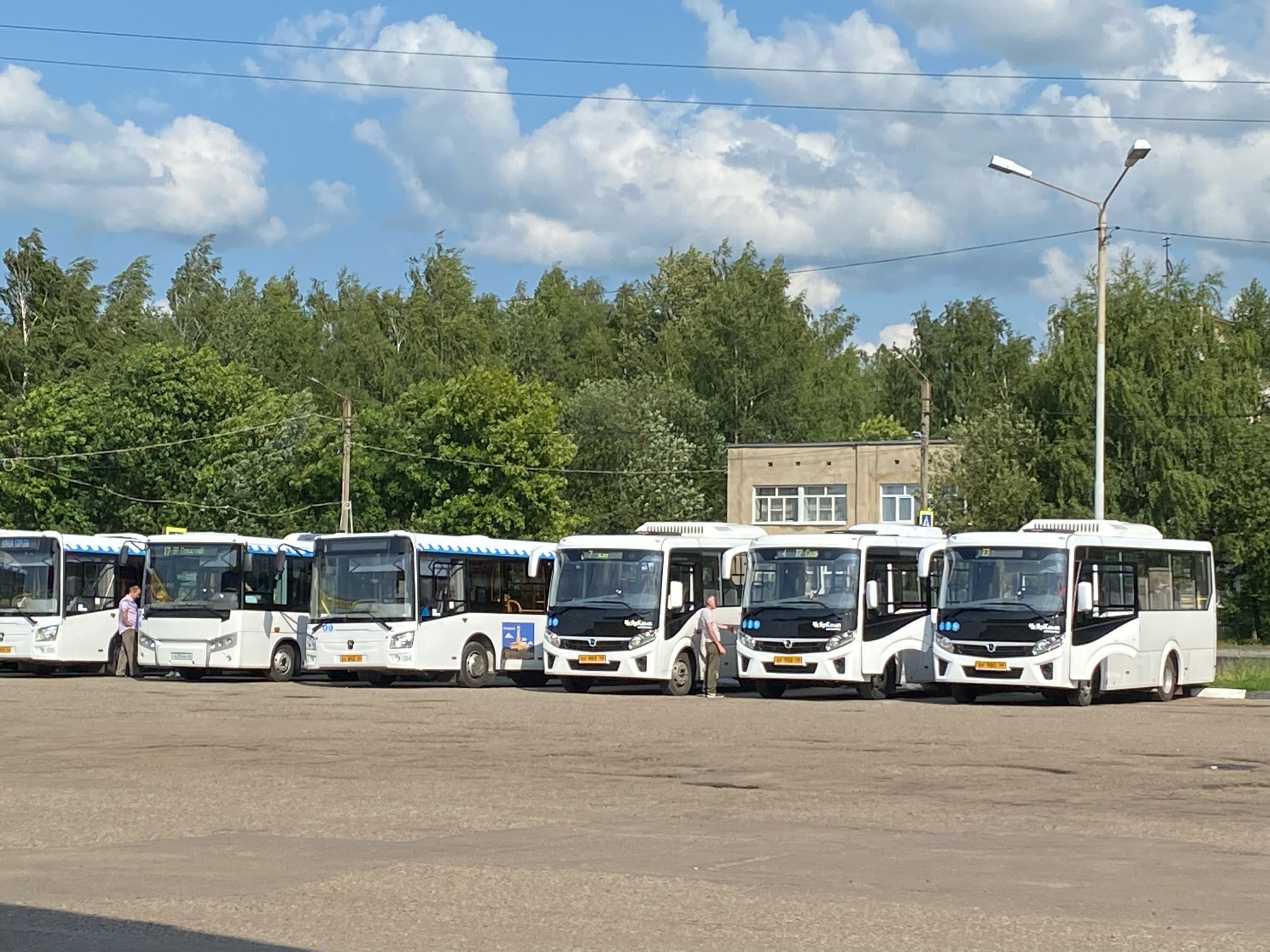 В Лежневе детей будет подвозить на занятия школьный автобус