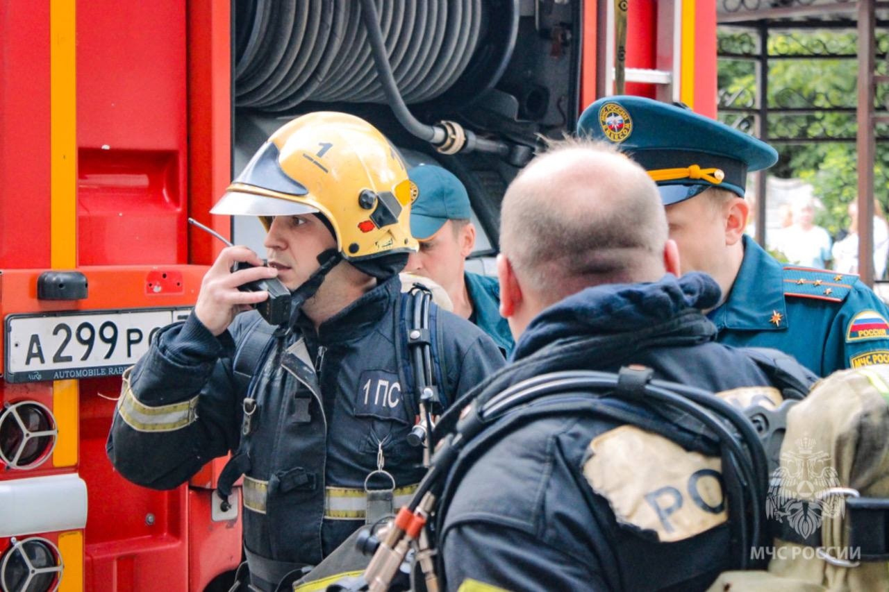 В Шуе из многоэтажки эвакуировали 19 человек из-за пожара