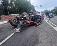 В Смоленской области тягач «Ситрак» снес трактор «Беларус» с водителем внутри