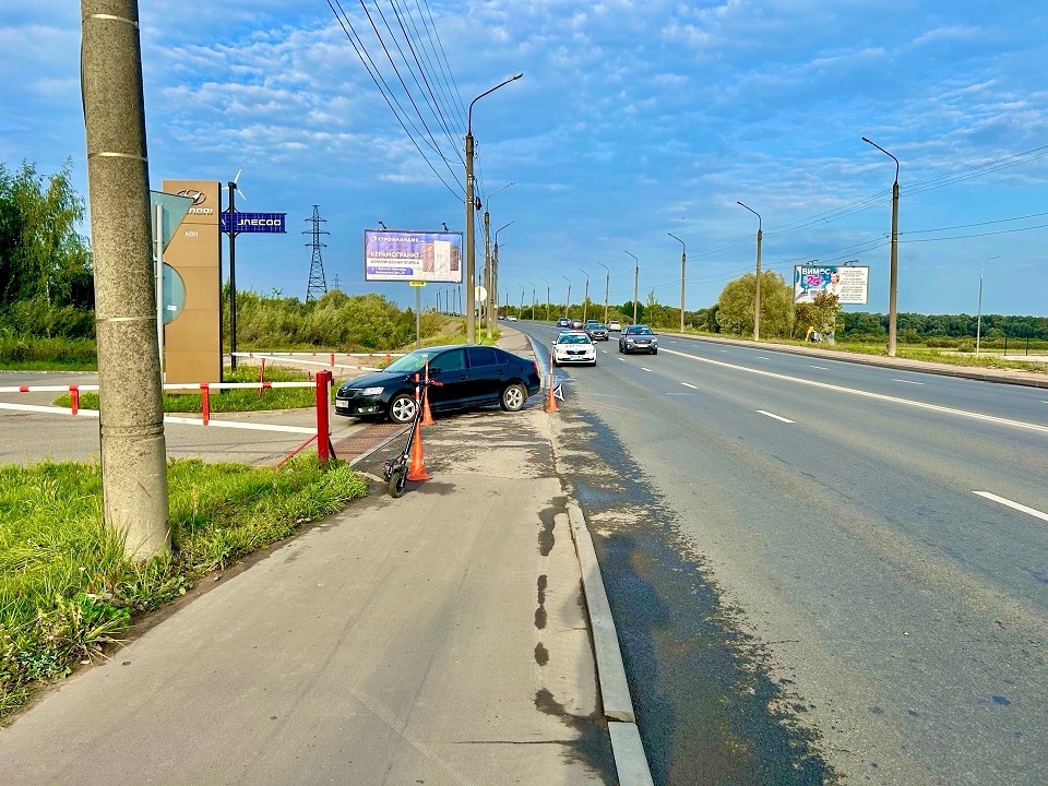 В Великом Новгороде в ДТП пострадал 15-летний самокатчик