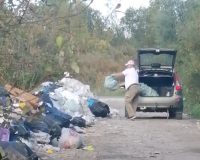 В Новгородском районе инспекторы минприроды «сторожили» несанкционированную свалку