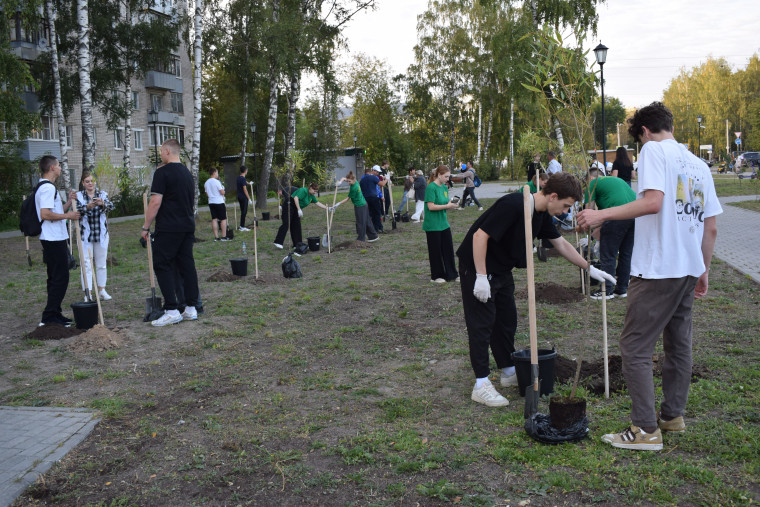 В Иванове на улице Парижской Коммуны открыли новый сквер