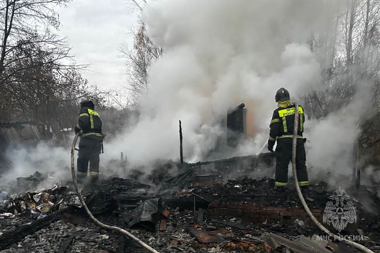 В Ивановском районе при пожаре в садовом домике погиб мужчина