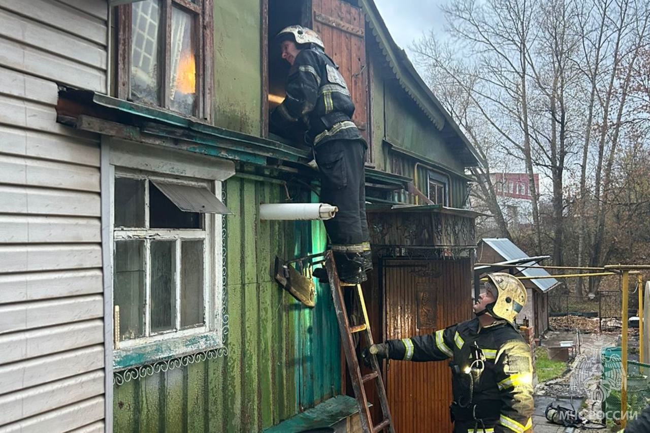 В Иванове загорелся жилой дом из-за неисправного телевизора